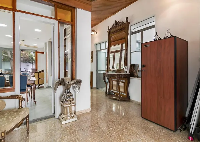 בית נופש To Hani - Large Traditional House