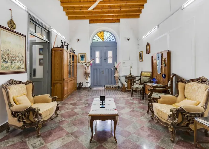 בית נופש To Hani - Large Traditional House