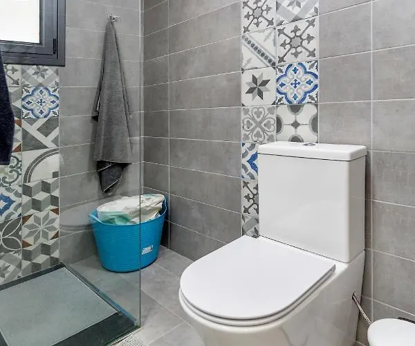 To Hani - Large Traditional House בית נופש *