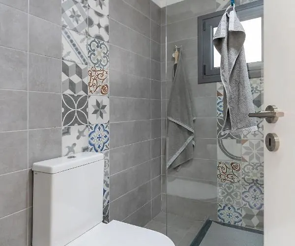 To Hani - Large Traditional House בית נופש *