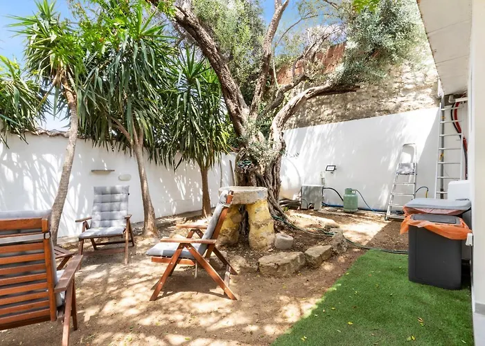 בית נופש To Hani - Large Traditional House *