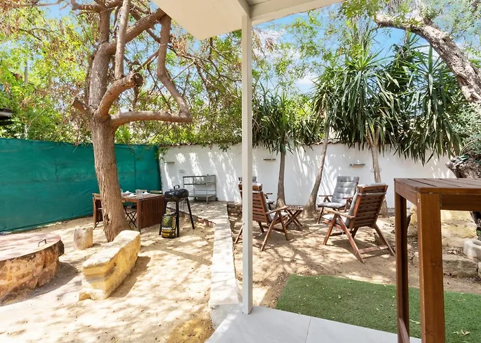 To Hani - Large Traditional House בית נופש *