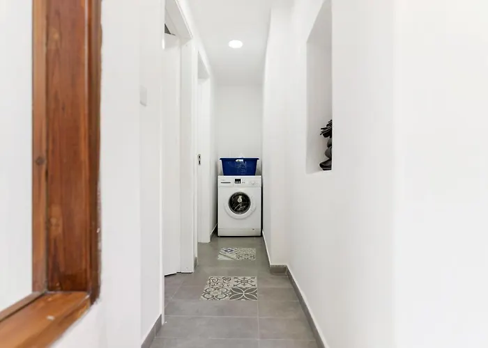 To Hani - Large Traditional House בית נופש *