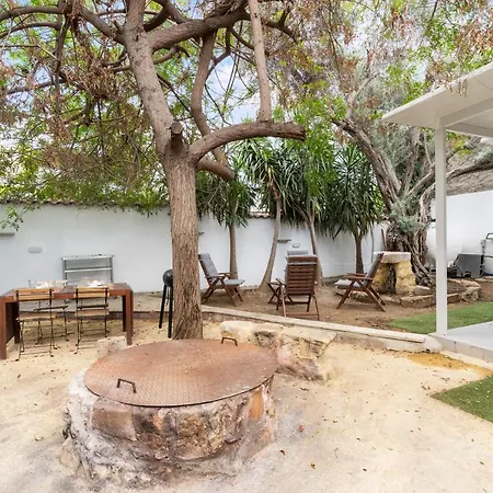 To Hani - Large Traditional House Holiday home *