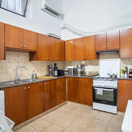 To Hani - Large Traditional House Holiday home