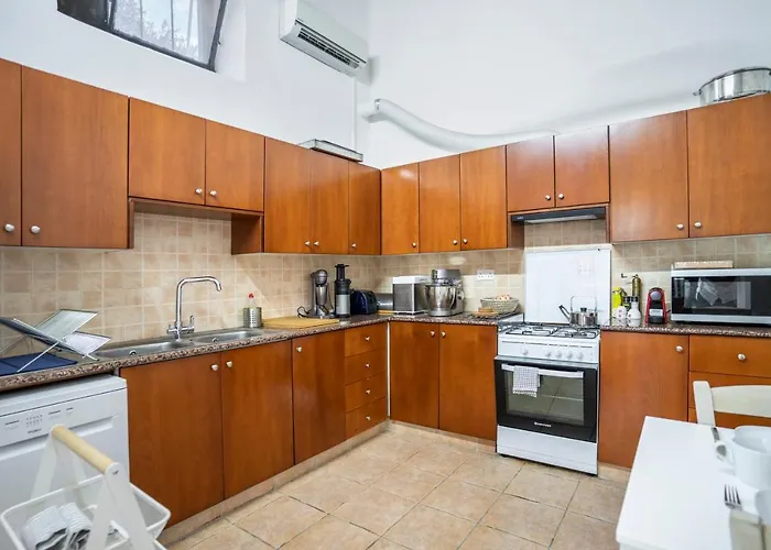 To Hani - Large Traditional House Holiday home