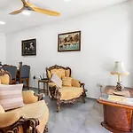 To Hani - Large Traditional House Vakantiehuis *